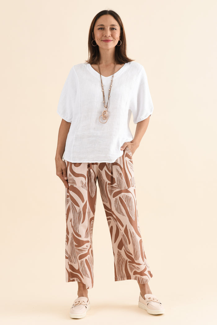 Ziola White Linen Cotton Top,Full Body,Brunette model,alt text|model:Cara