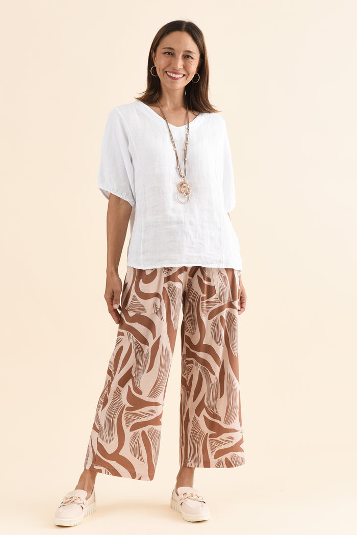 Ziola White Linen Cotton Top,Full Body,Brunette model,alt text|model:Cara